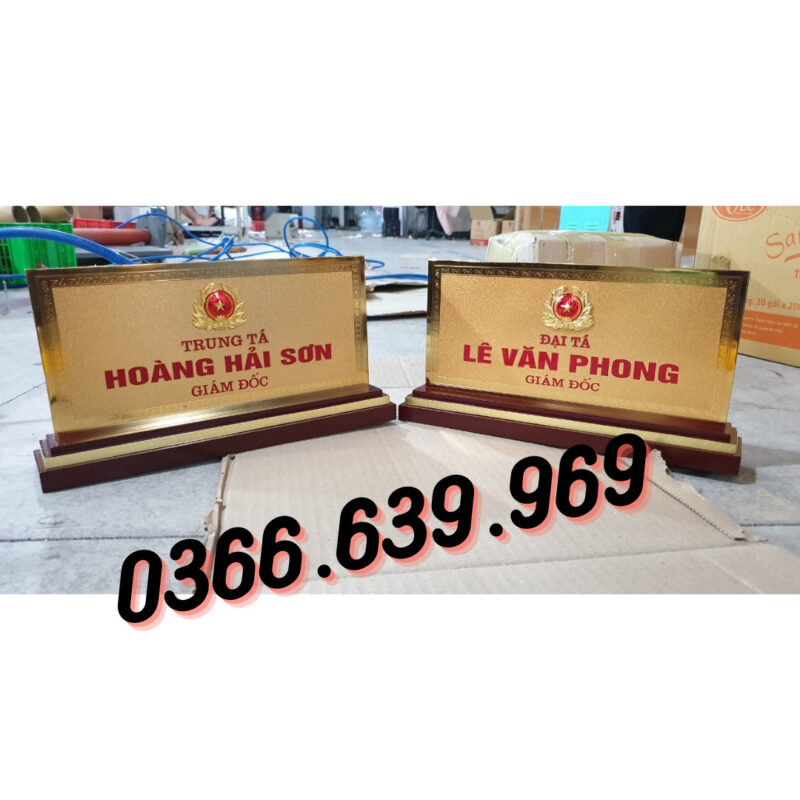 Biển tên mạ vàng