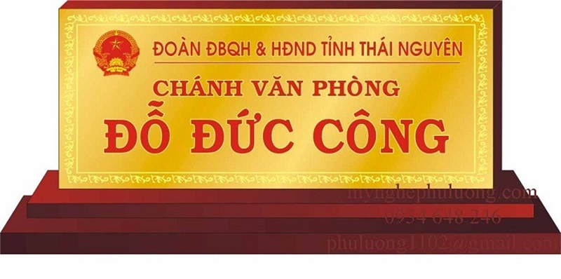 bảo quan và vệ sinh biển chức danh