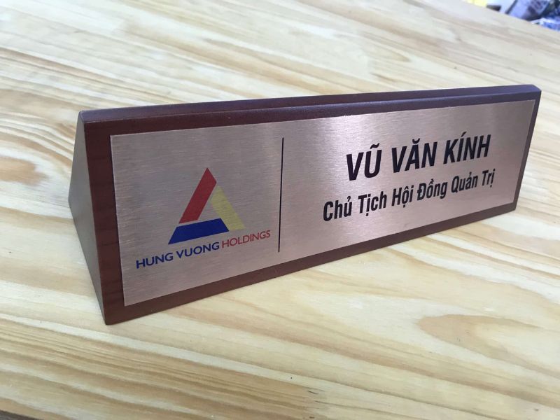 biển chức danh nam châm