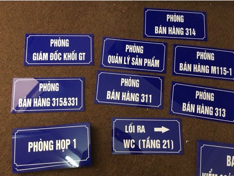 biển chức danh treo tường