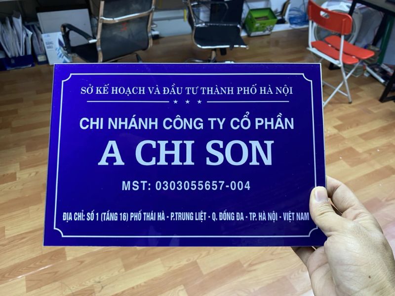 biển chức danh treo tường