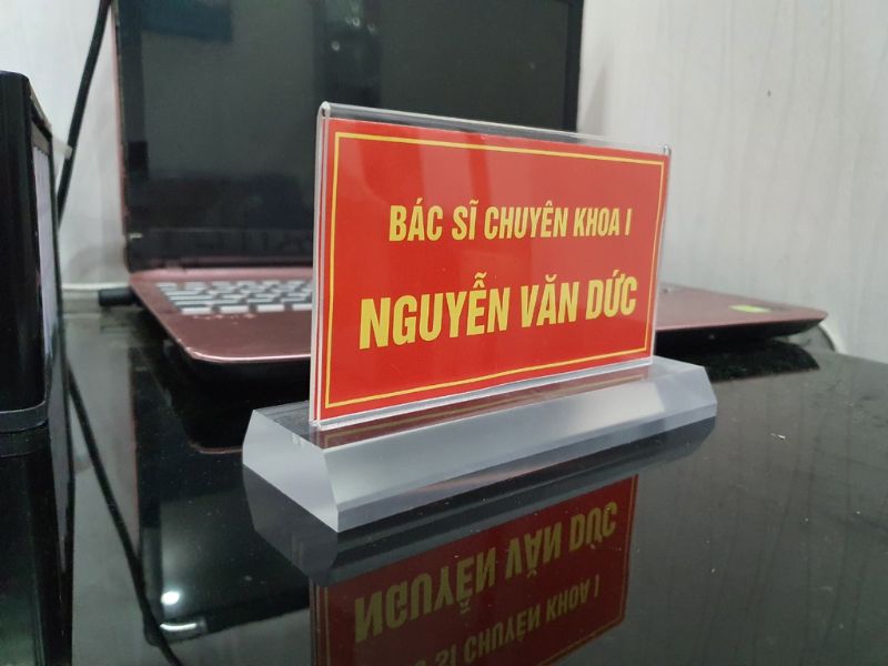 cách thiết kế biển tên thu hút