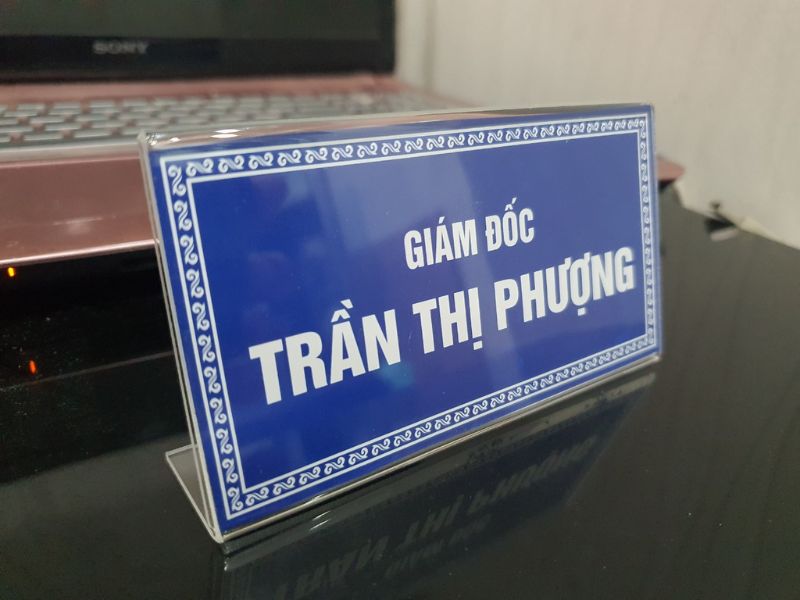 cách thiết kế biển tên thu hút