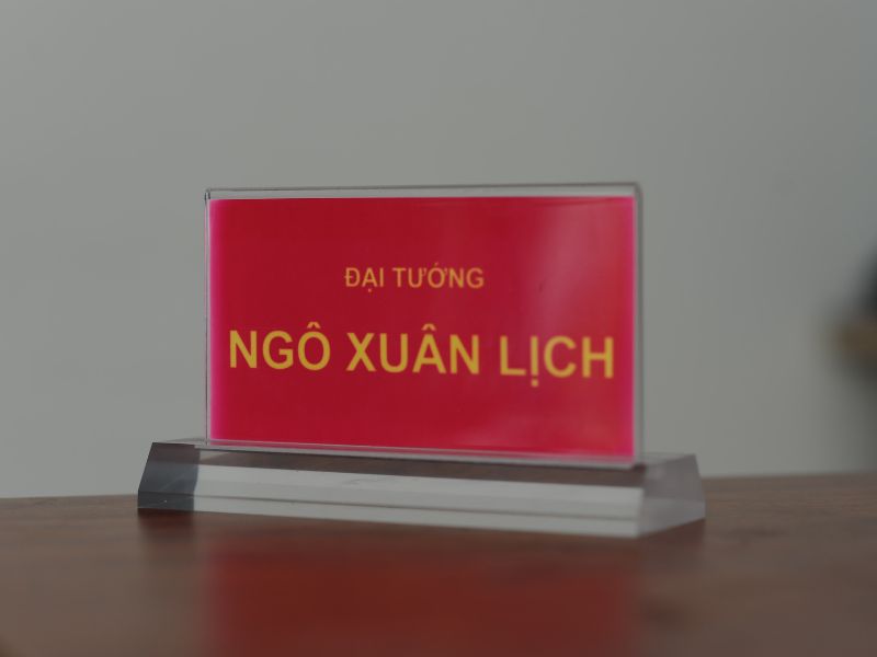 đế biển chức danh mica