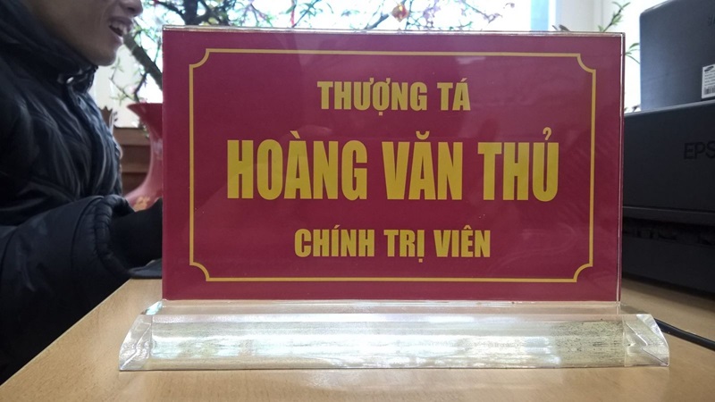 forn chữ biển chức danh
