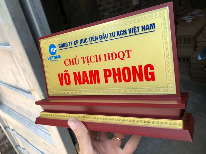 forn chữ biển chức danh