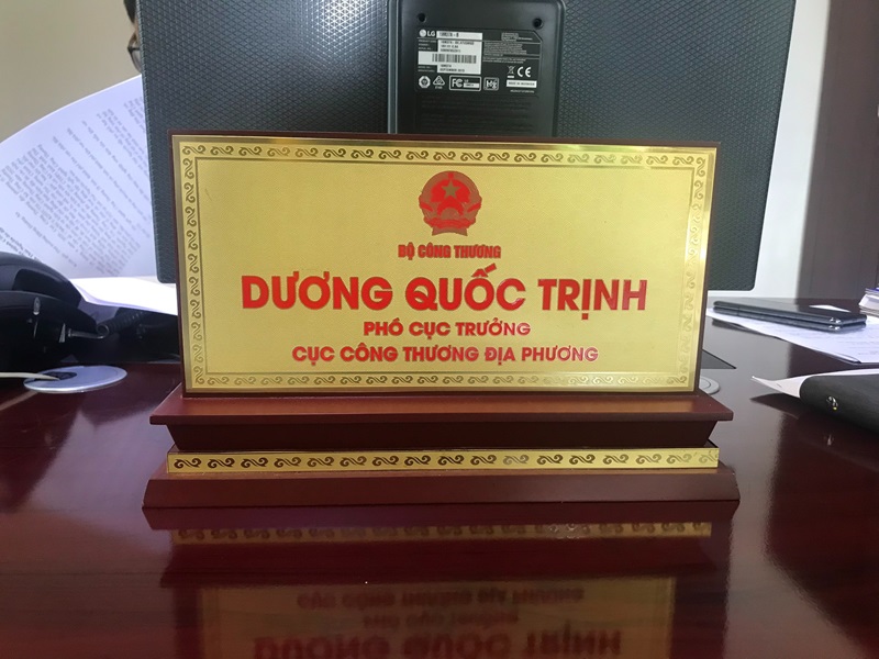 Kích thước biển chức danh