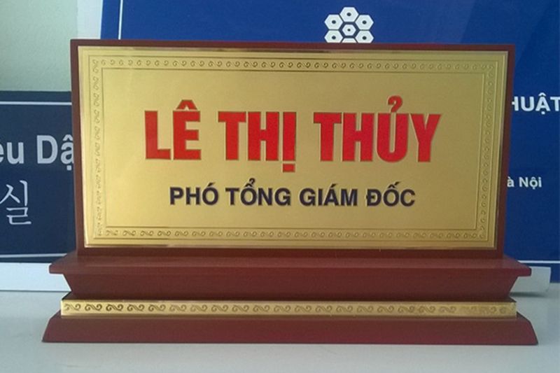 5 mẫu biển tên chức danh