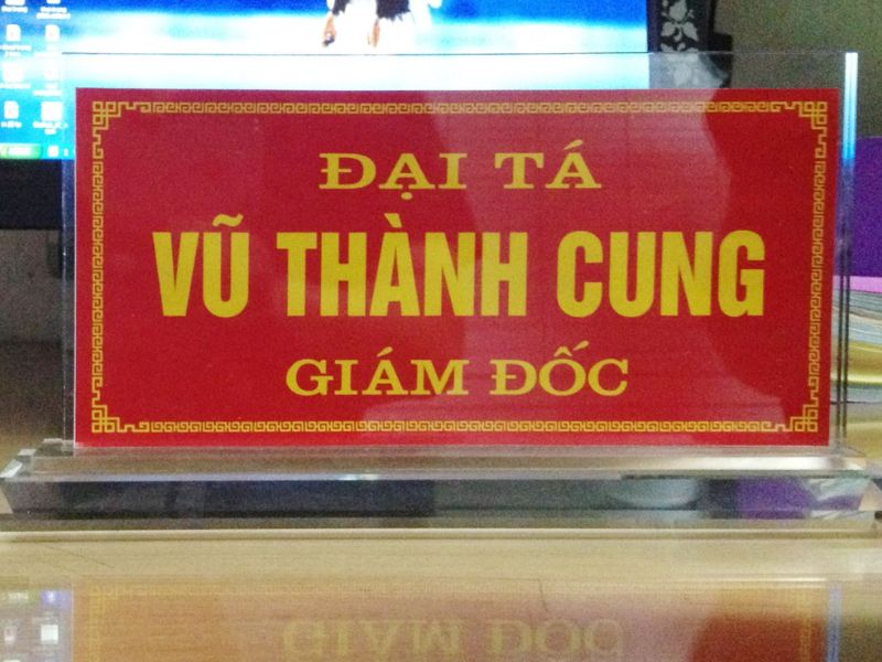 Xu hướng tối giản trong thiết kế biển chức danh