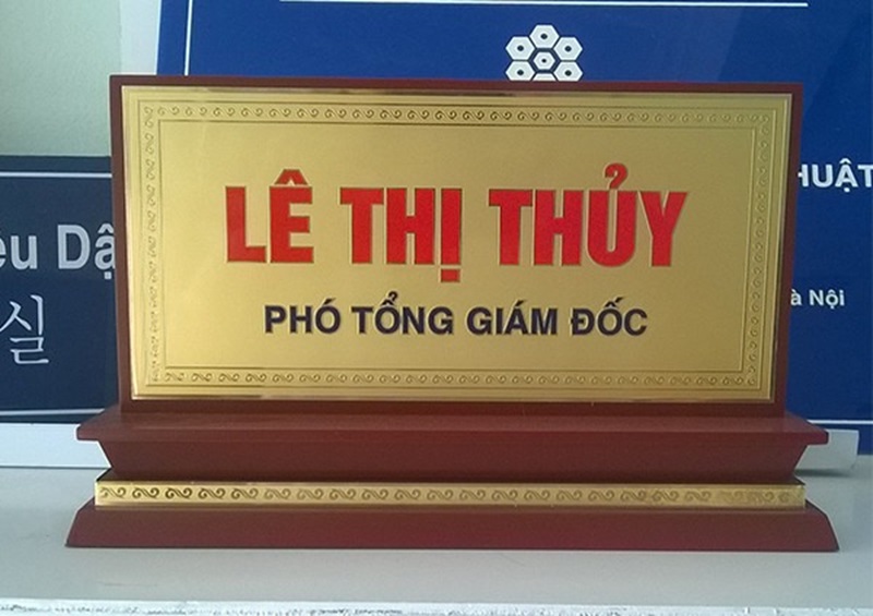 bảo quan và vệ sinh biển chức danh