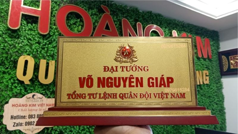 chọn biển tên chức danh phù hợp